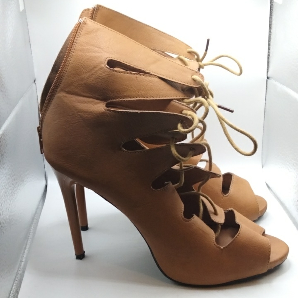 Heels - Picture 2 of 5